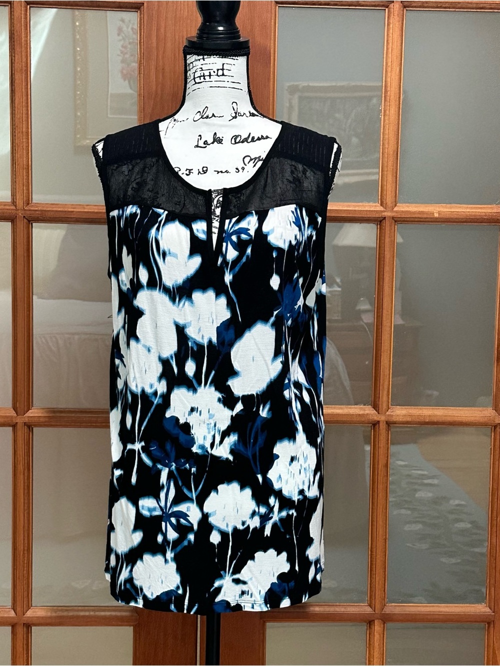 Simply Vera Vera Wang Black Blue White Tunic Top w/sheer collar (Sz. XL)
